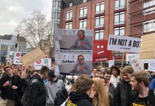 Axel Voss mag sein Internet wie seinen Kaffee: gefiltert! Bild ist auf der Demo gegen die Urheberrechtsreform am 23. März 2019 in Köln entstanden. © Luís Matos