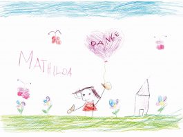 Mathilda leidet an einer meist tödlich endenden Krebserkrankung: dem Neuroblastom. #TeamMathilda hat mit Hilfe eines Spendenaufrufs eine Anti-GD2-Antikörper-Therapie in Barcelona möglich gemacht. Mit diesem Bild hat sich Mathilda Ende April persönlich bei allen Spendern bedankt. Bild: Mathilda Schmidt
